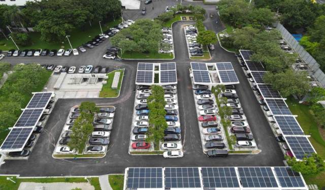 結合停車場布局光伏設施。受訪者 供圖 結合停車場布局光伏設施。受訪者 供圖