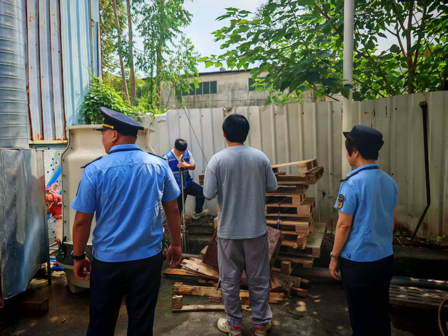 照片1((20251222政務信息)執法有力度 服務有溫度).jpg