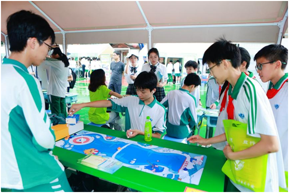 已連續舉辦25屆的海珠區中小學環保工藝美術創作大賽于今年入選了廣東省“美麗中國,我是行動者”先進典型案例 已連續舉辦25屆的海珠區中小學環保工藝美術創作大賽于今年入選了廣東省“美麗中國,我是行動者”先進典型案例